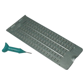 Pizarra metálica con punzón braille 6×19